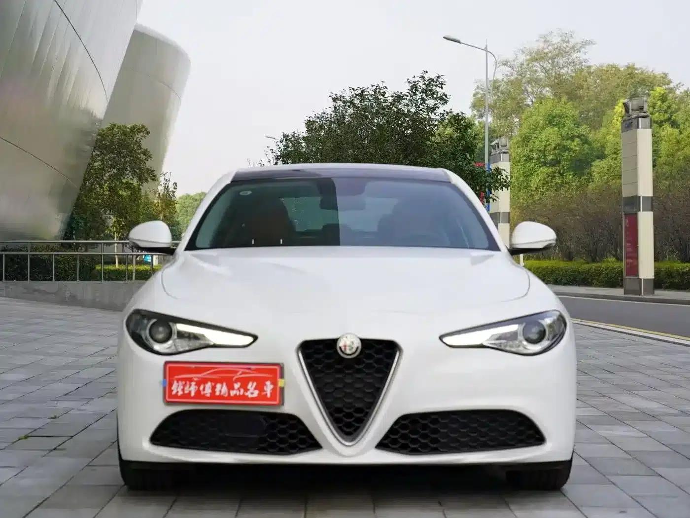 Giulia Juliet 2017 2.0T 200HP Luxury Edition — миниатюра 1