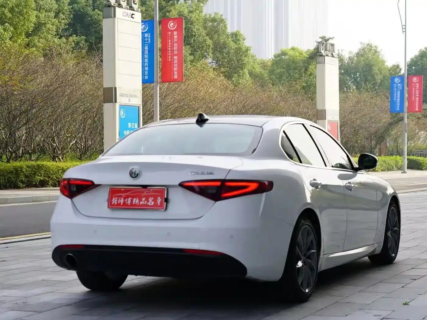 Giulia Juliet 2017 2.0T 200HP Luxury Edition — миниатюра 5
