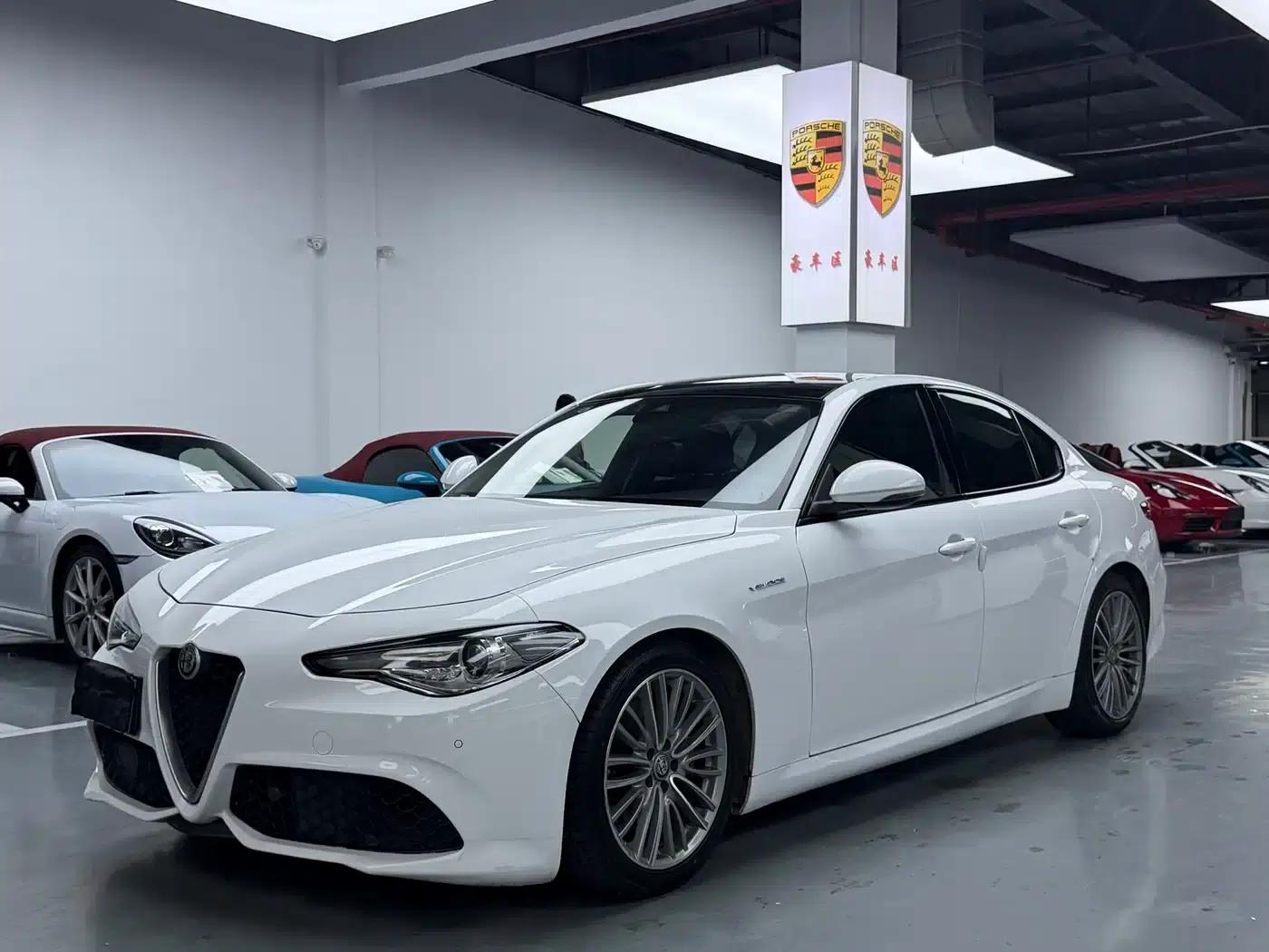 Giulia Juliet 2017 2.0T 280HP Luxury Edition — миниатюра 1