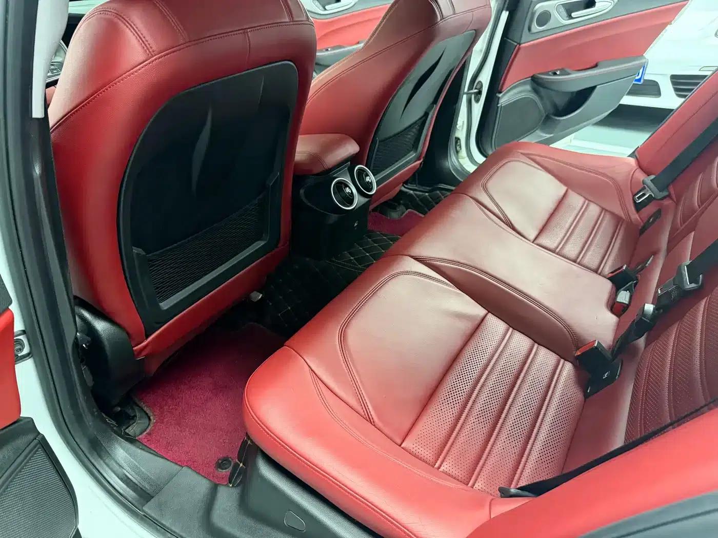 Giulia Juliet 2017 2.0T 280HP Luxury Edition — миниатюра 11