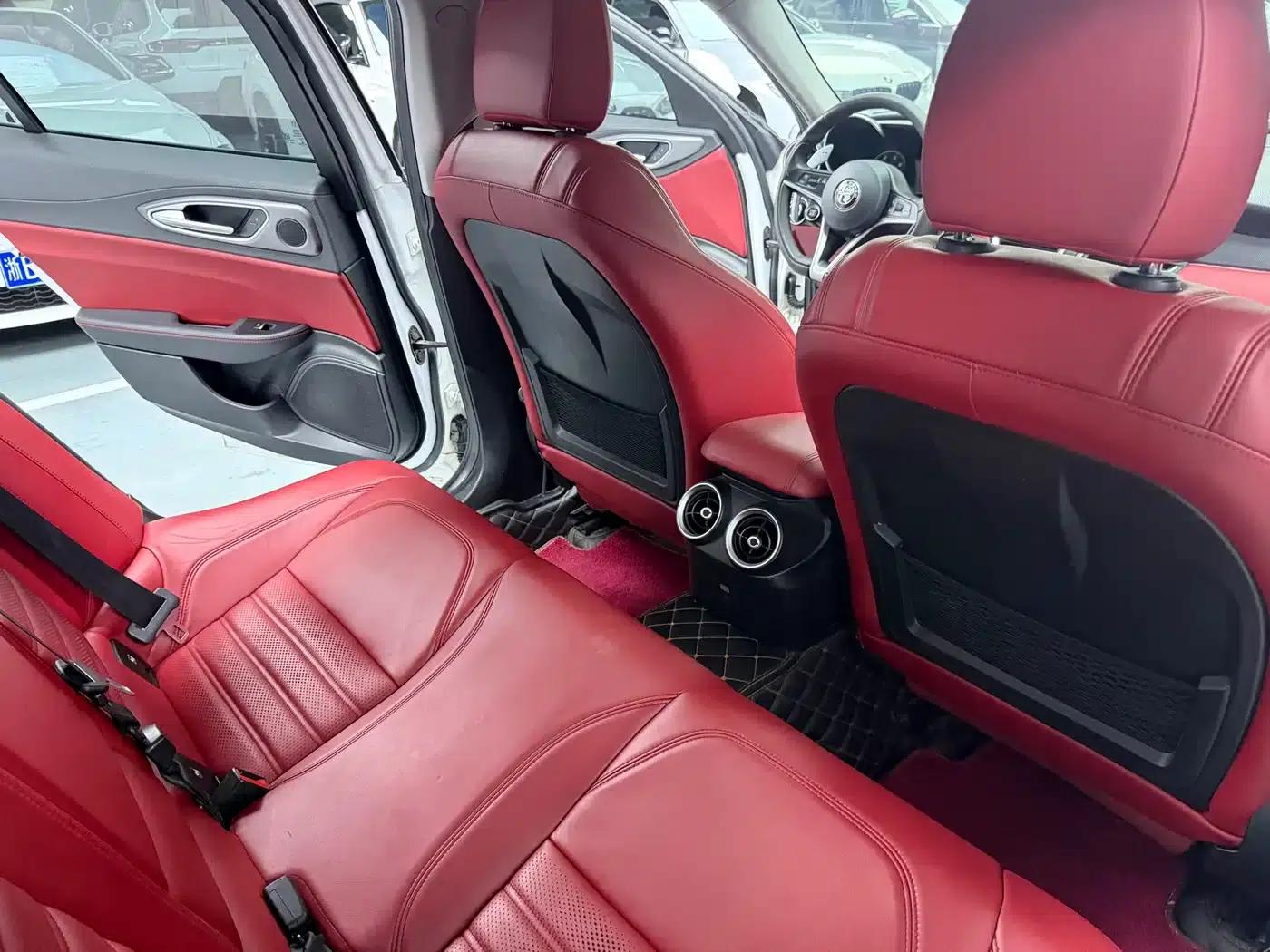 Giulia Juliet 2017 2.0T 280HP Luxury Edition — миниатюра 16