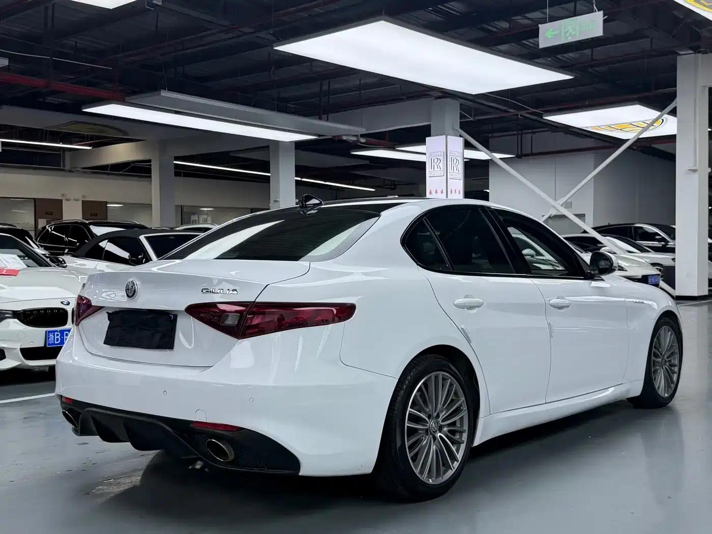 Giulia Juliet 2017 2.0T 280HP Luxury Edition — миниатюра 18