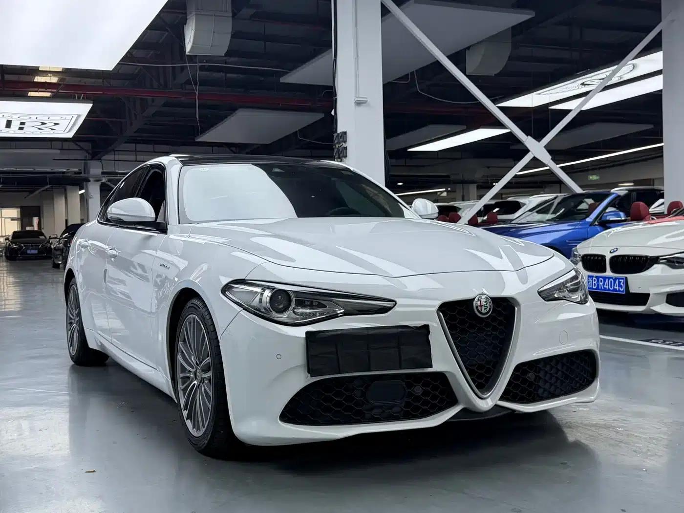 Giulia Juliet 2017 2.0T 280HP Luxury Edition — миниатюра 3