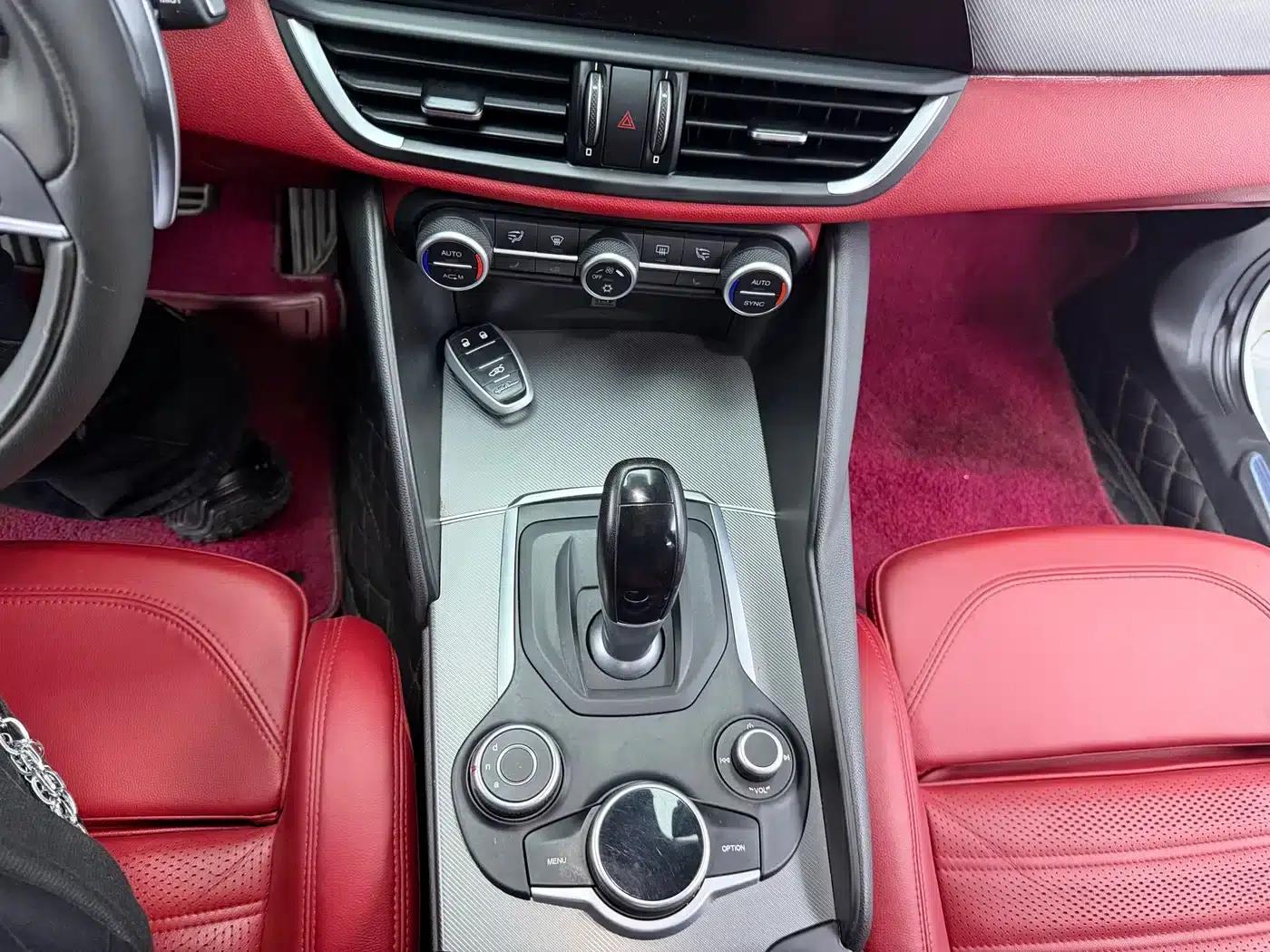 Giulia Juliet 2017 2.0T 280HP Luxury Edition — миниатюра 9
