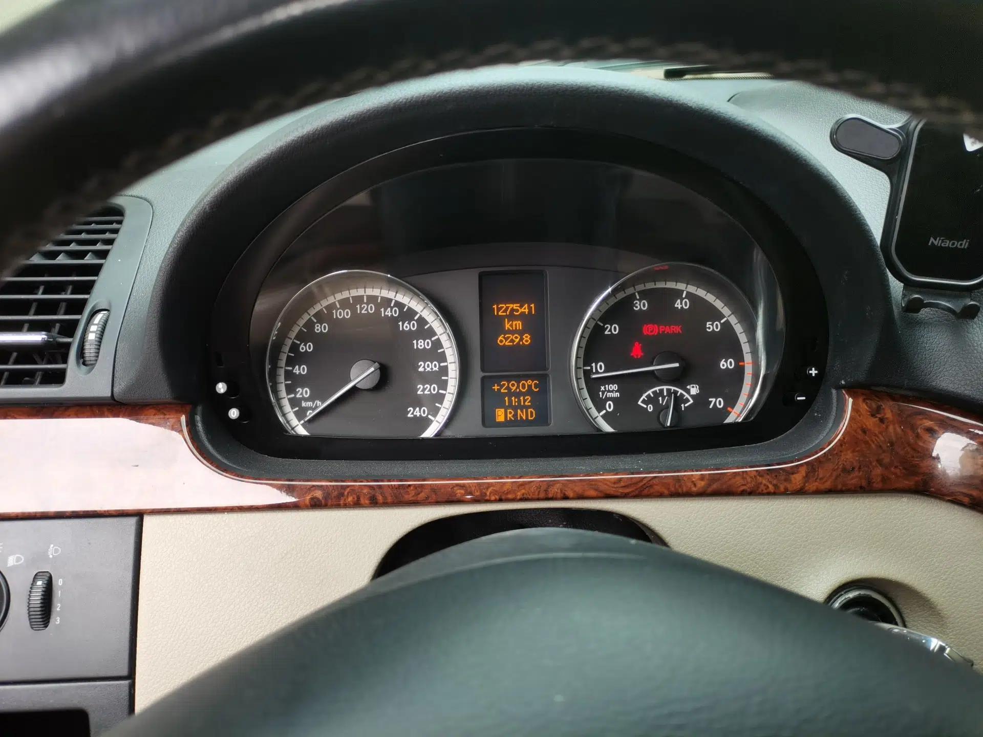 Mercedes-Benz Viano 2011 2.5L Luxury Edition — миниатюра 12