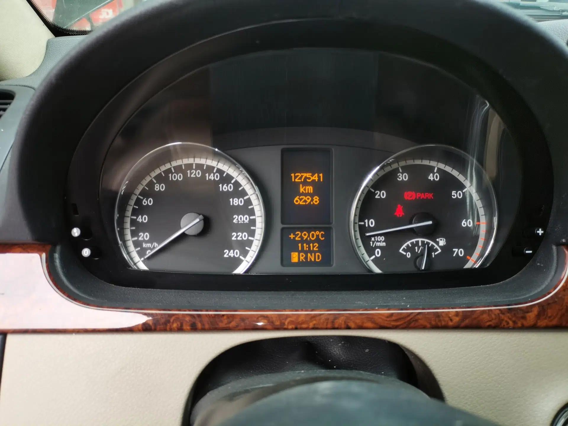 Mercedes-Benz Viano 2011 2.5L Luxury Edition — миниатюра 13