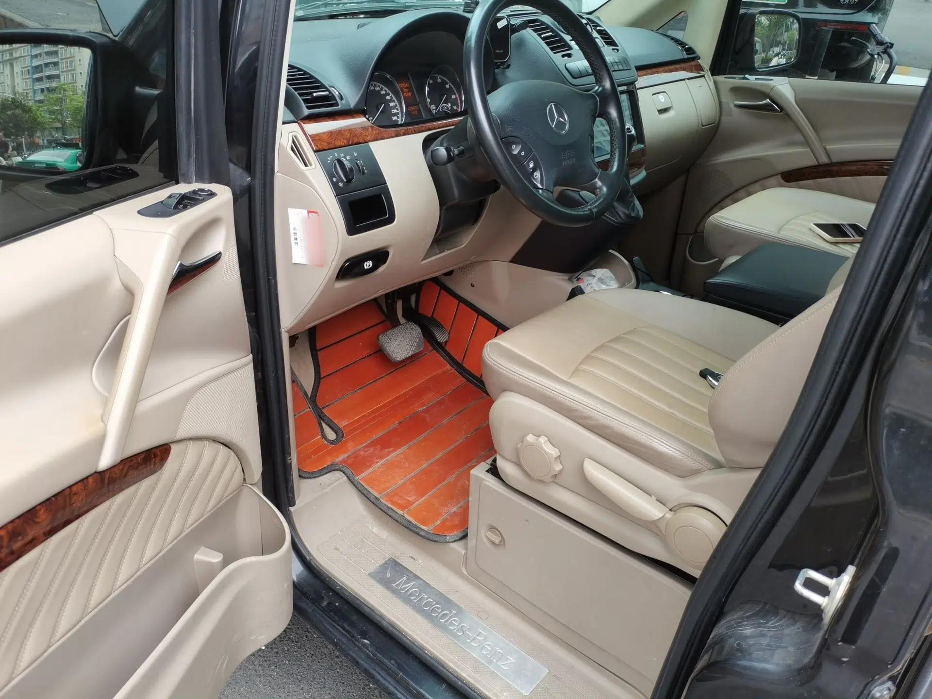Mercedes-Benz Viano 2011 2.5L Luxury Edition — миниатюра 17