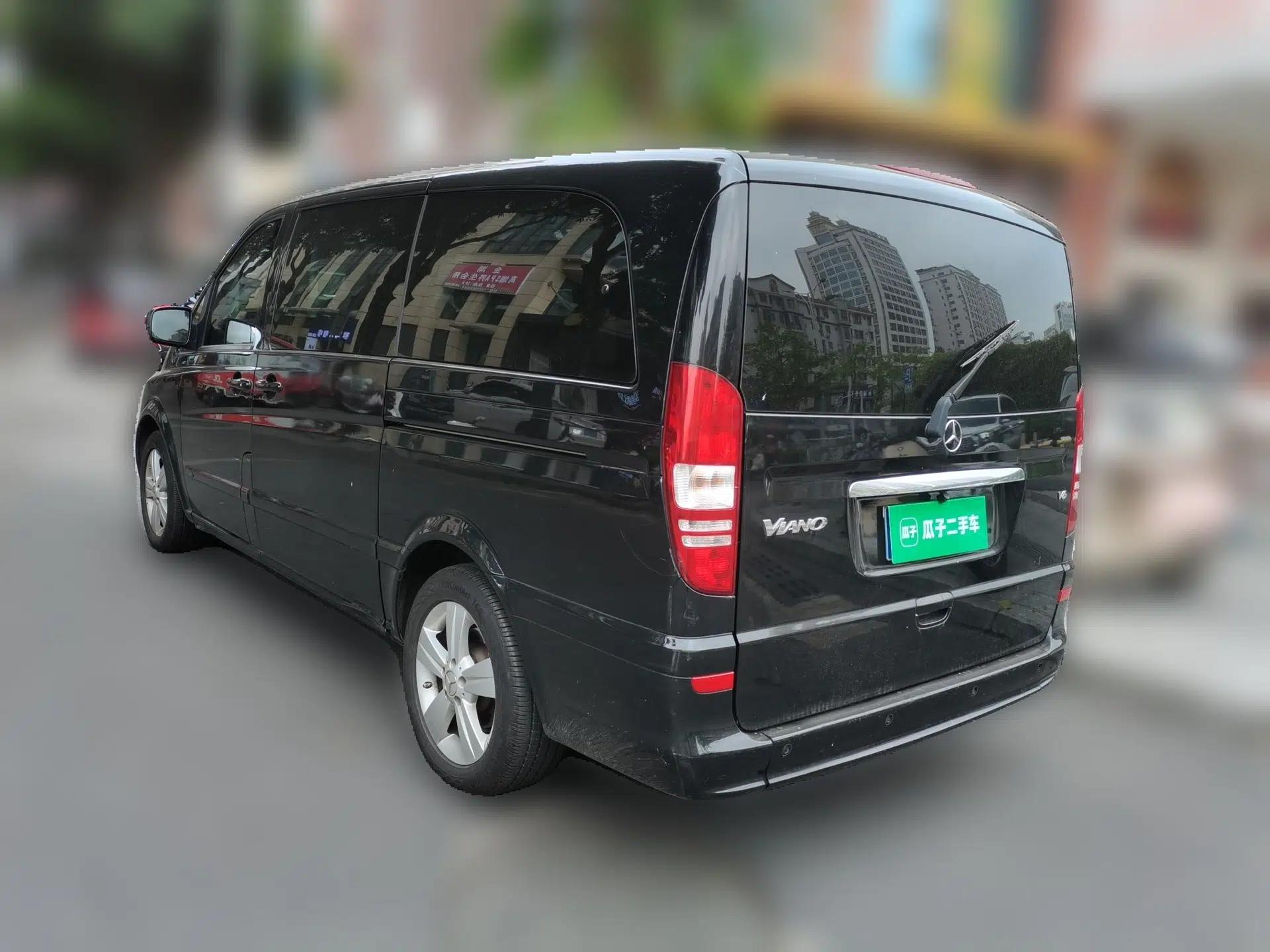 Mercedes-Benz Viano 2011 2.5L Luxury Edition — миниатюра 4