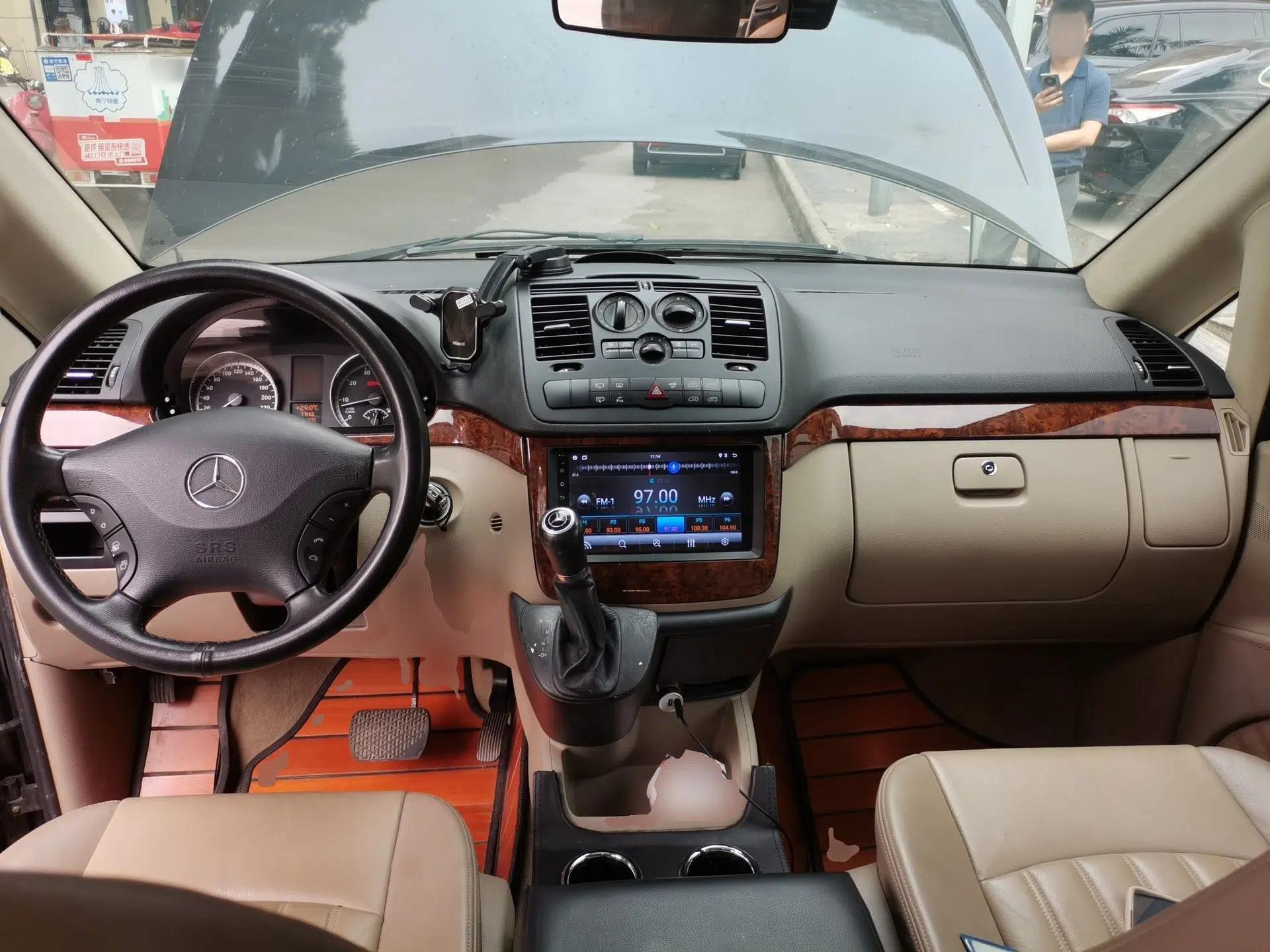 Mercedes-Benz Viano 2011 2.5L Luxury Edition — миниатюра 10