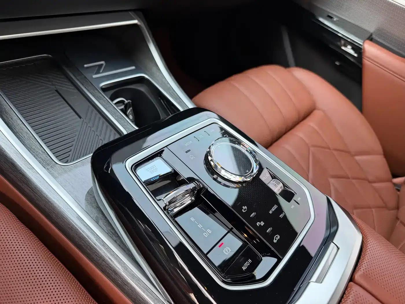 BMW i7 2023 eDrive50L M Sport Package — миниатюра 11