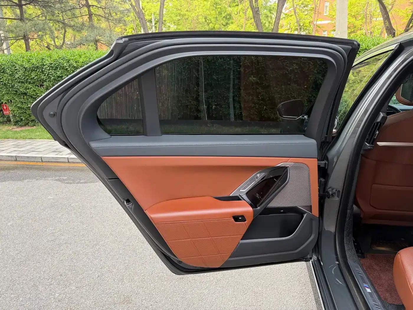 BMW i7 2023 eDrive50L M Sport Package — миниатюра 17