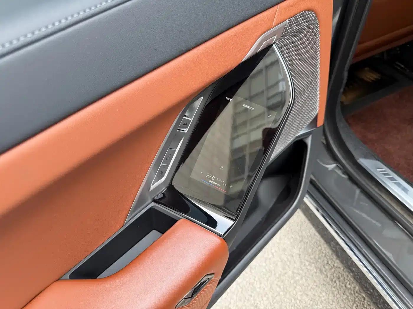 BMW i7 2023 eDrive50L M Sport Package — миниатюра 18