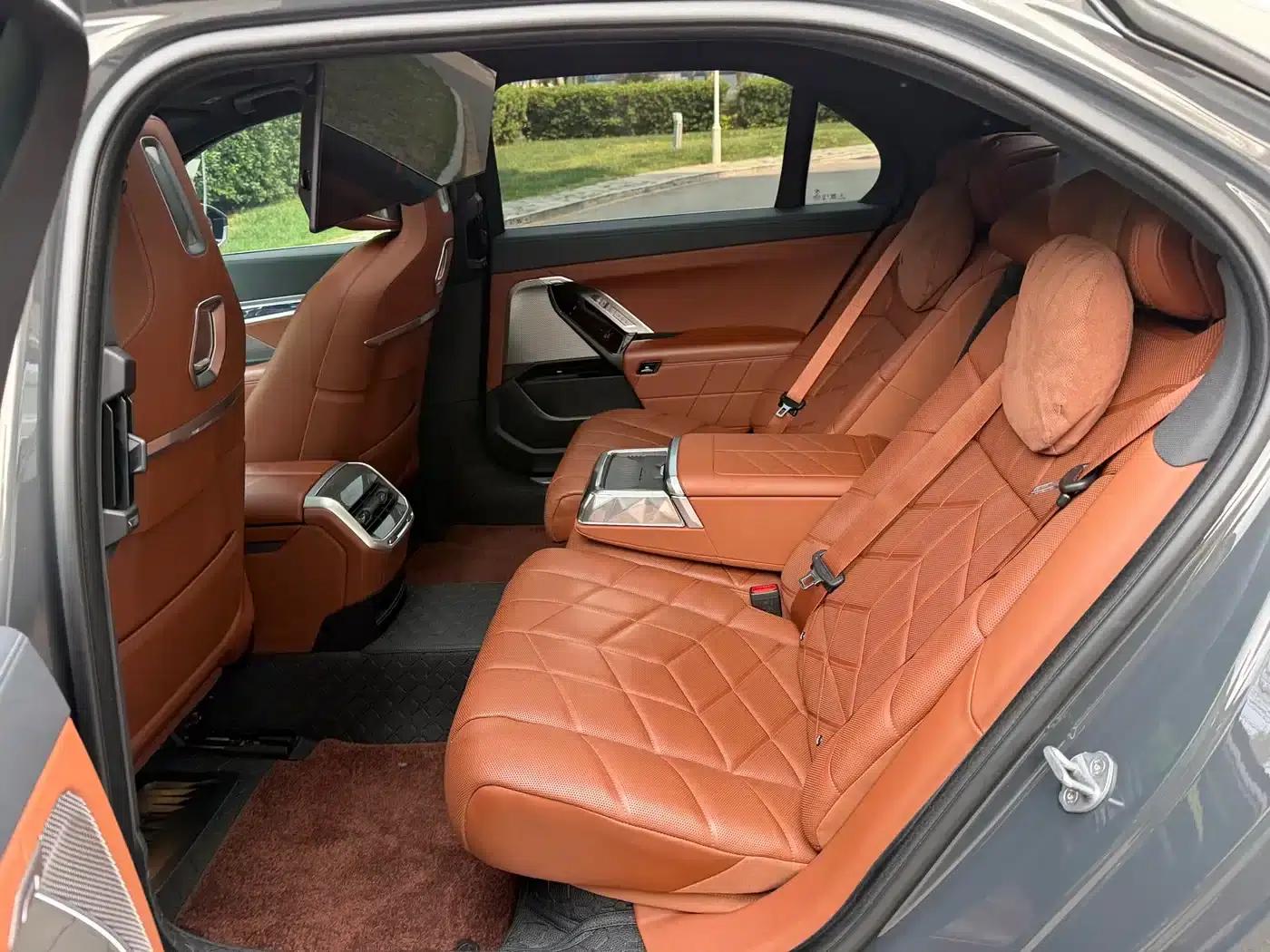 BMW i7 2023 eDrive50L M Sport Package — миниатюра 19