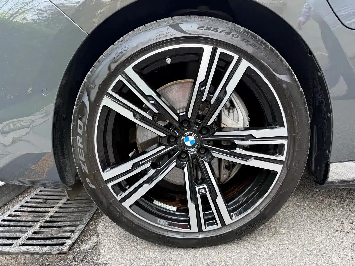 BMW i7 2023 eDrive50L M Sport Package — миниатюра 21