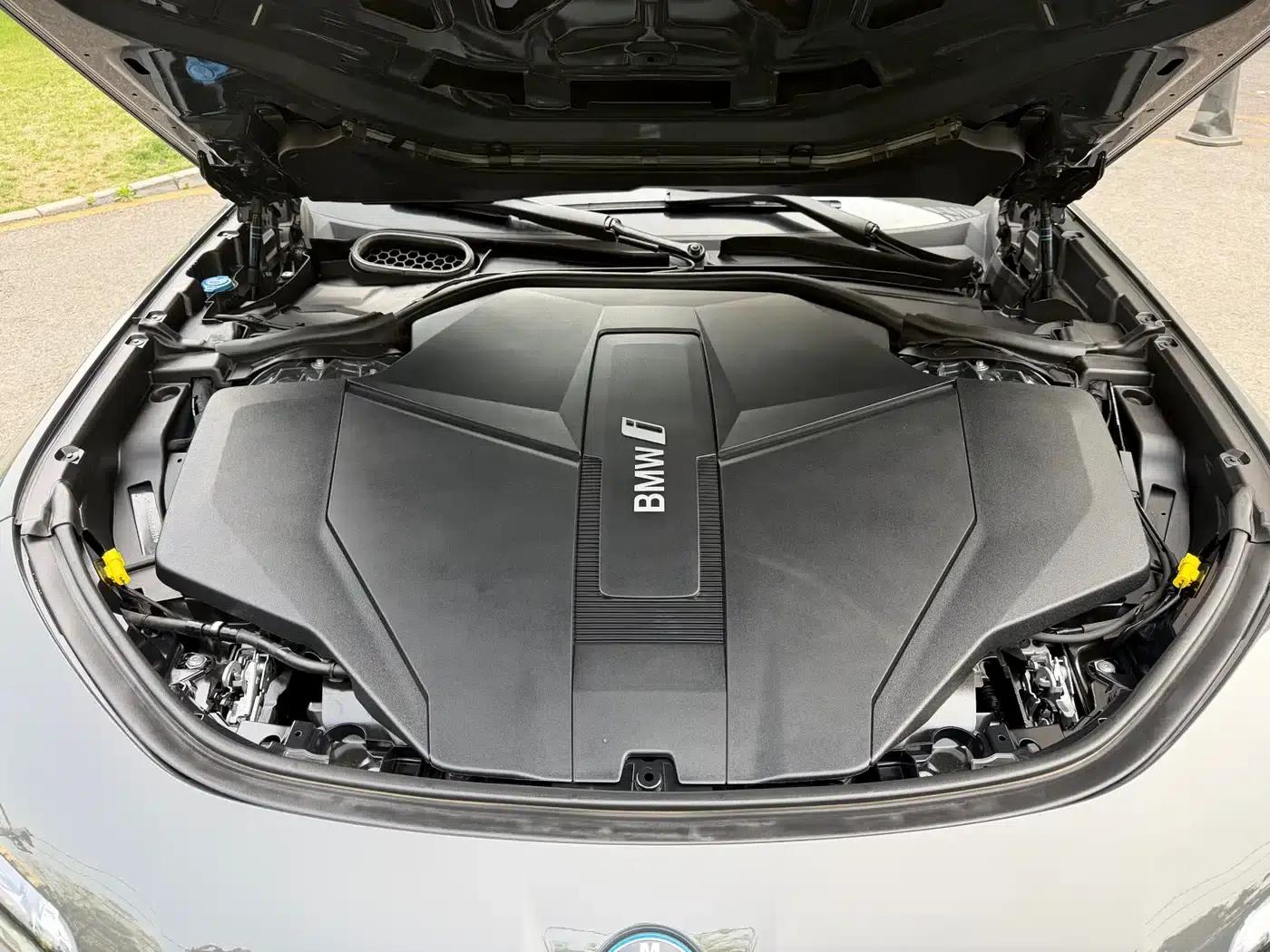 BMW i7 2023 eDrive50L M Sport Package — миниатюра 22
