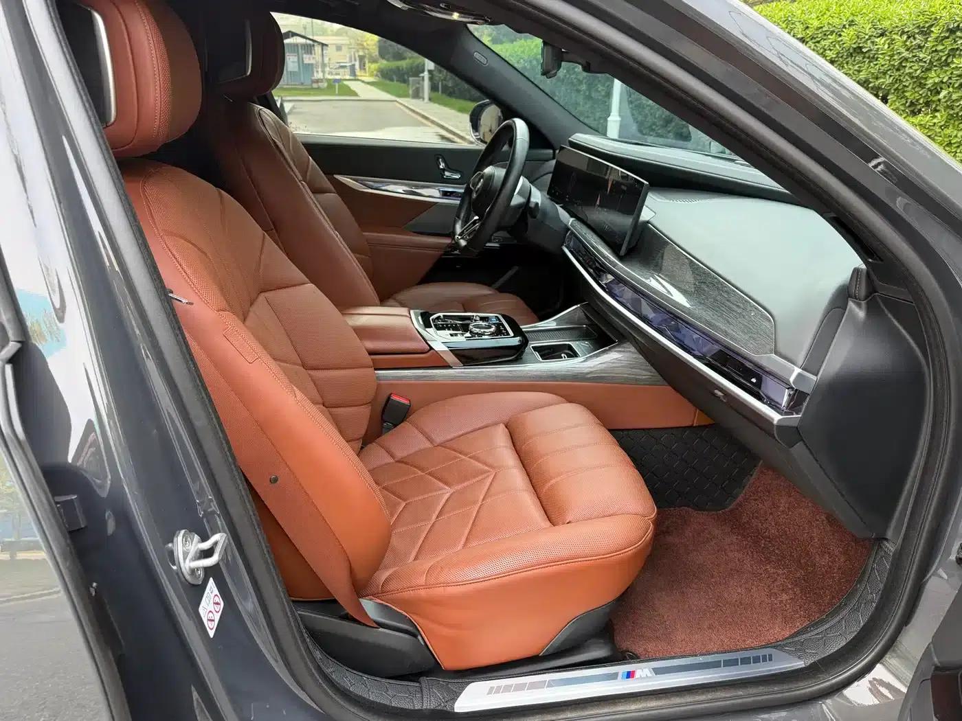 BMW i7 2023 eDrive50L M Sport Package — миниатюра 23