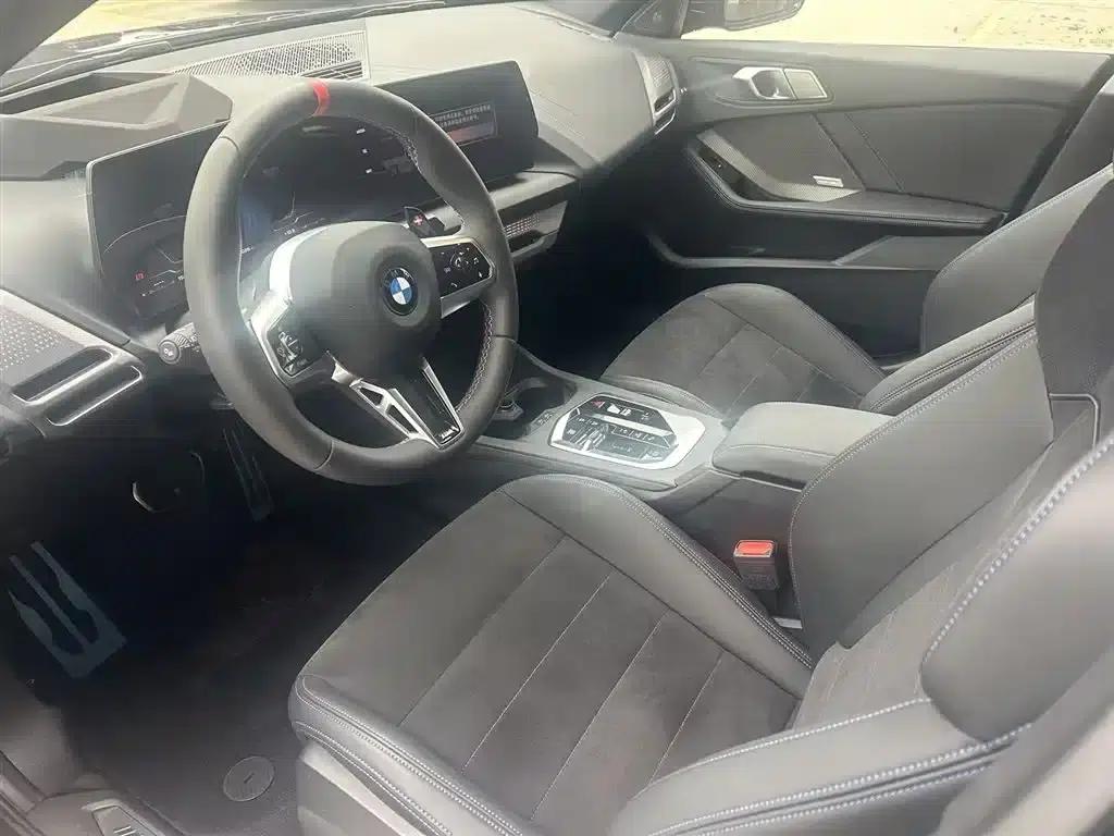 2025 BMW M235L — миниатюра 6