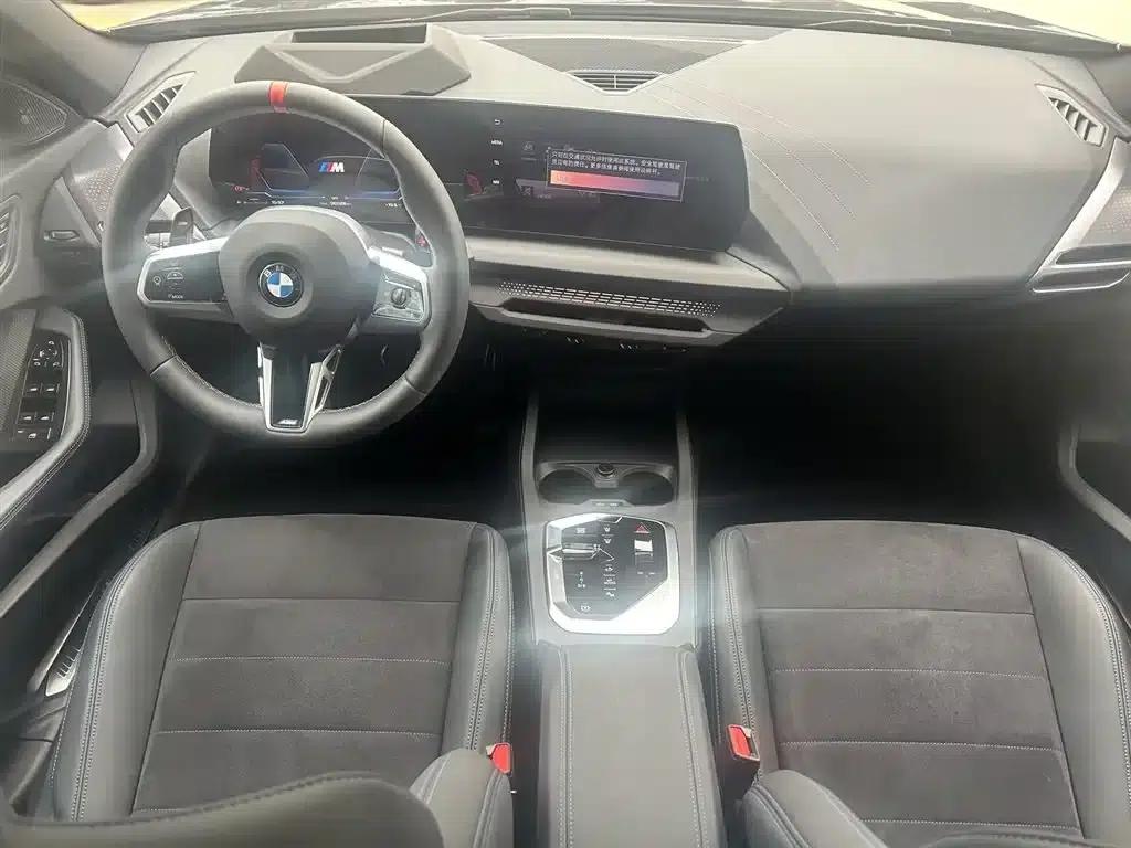 2025 BMW M235L — миниатюра 9