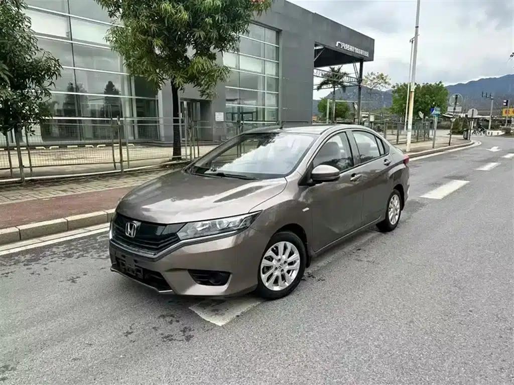 2016 Honda Greiz 1.5L CVT Classic Edition — миниатюра 1