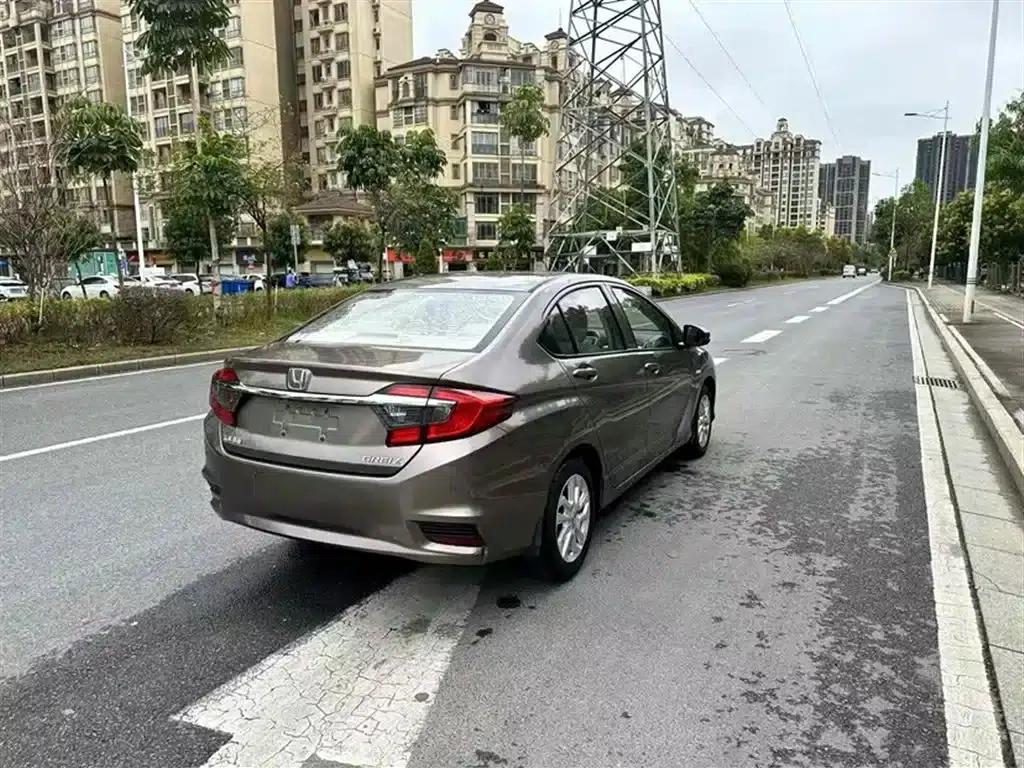 2016 Honda Greiz 1.5L CVT Classic Edition — миниатюра 11