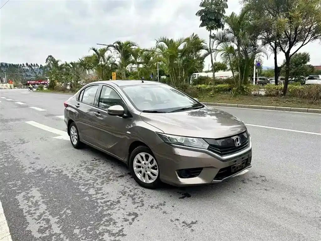 2016 Honda Greiz 1.5L CVT Classic Edition — миниатюра 13