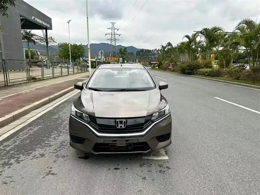 2016 Honda Greiz 1.5L CVT Classic Edition — миниатюра 14