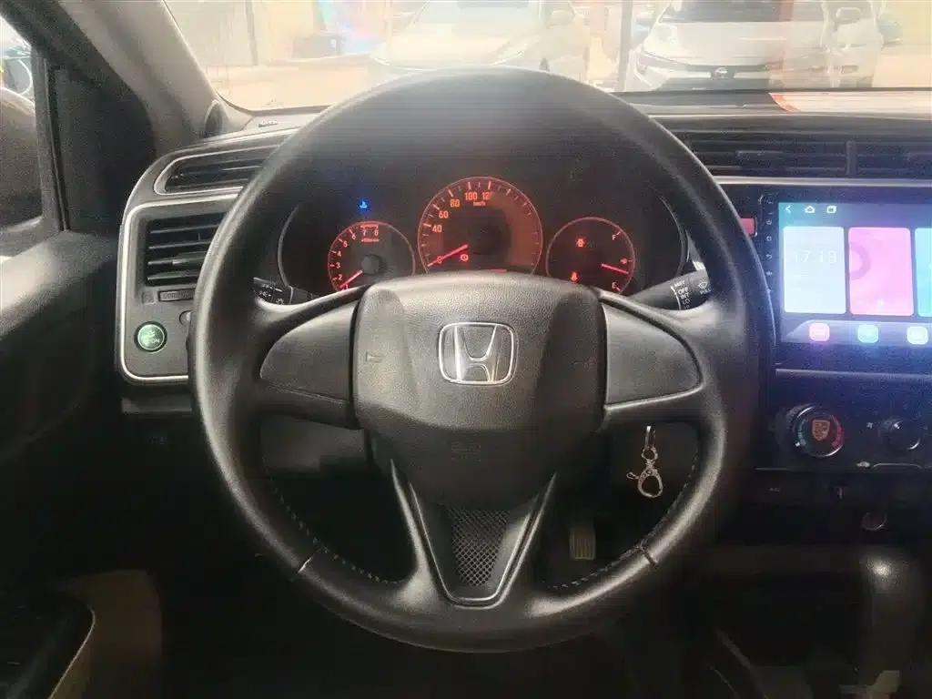 2016 Honda Greiz 1.5L CVT Classic Edition — миниатюра 17