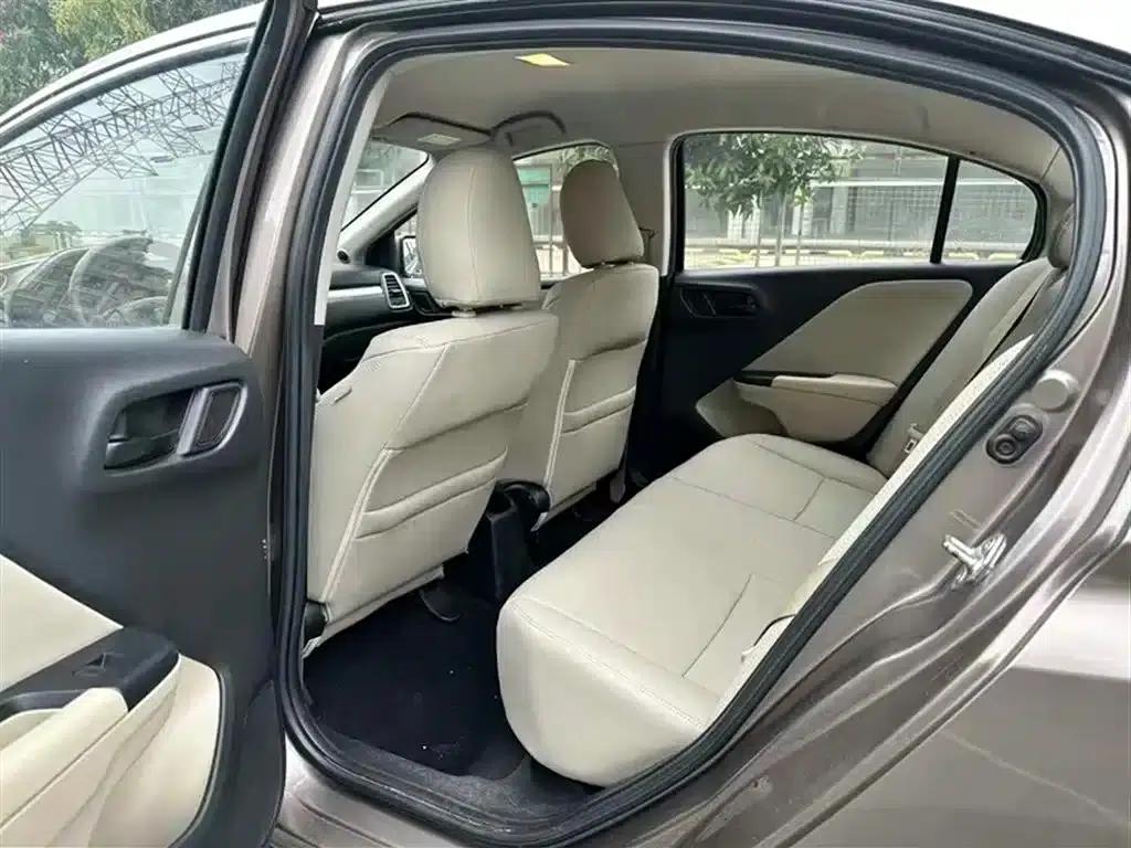 2016 Honda Greiz 1.5L CVT Classic Edition — миниатюра 5