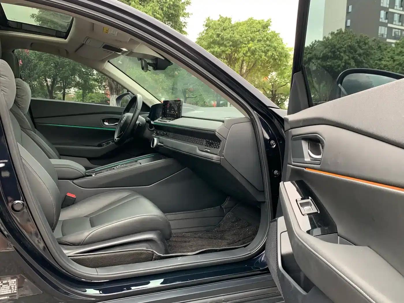 Accord PHEV 2023 2.0L e:PHEV Luxury Edition — миниатюра 15