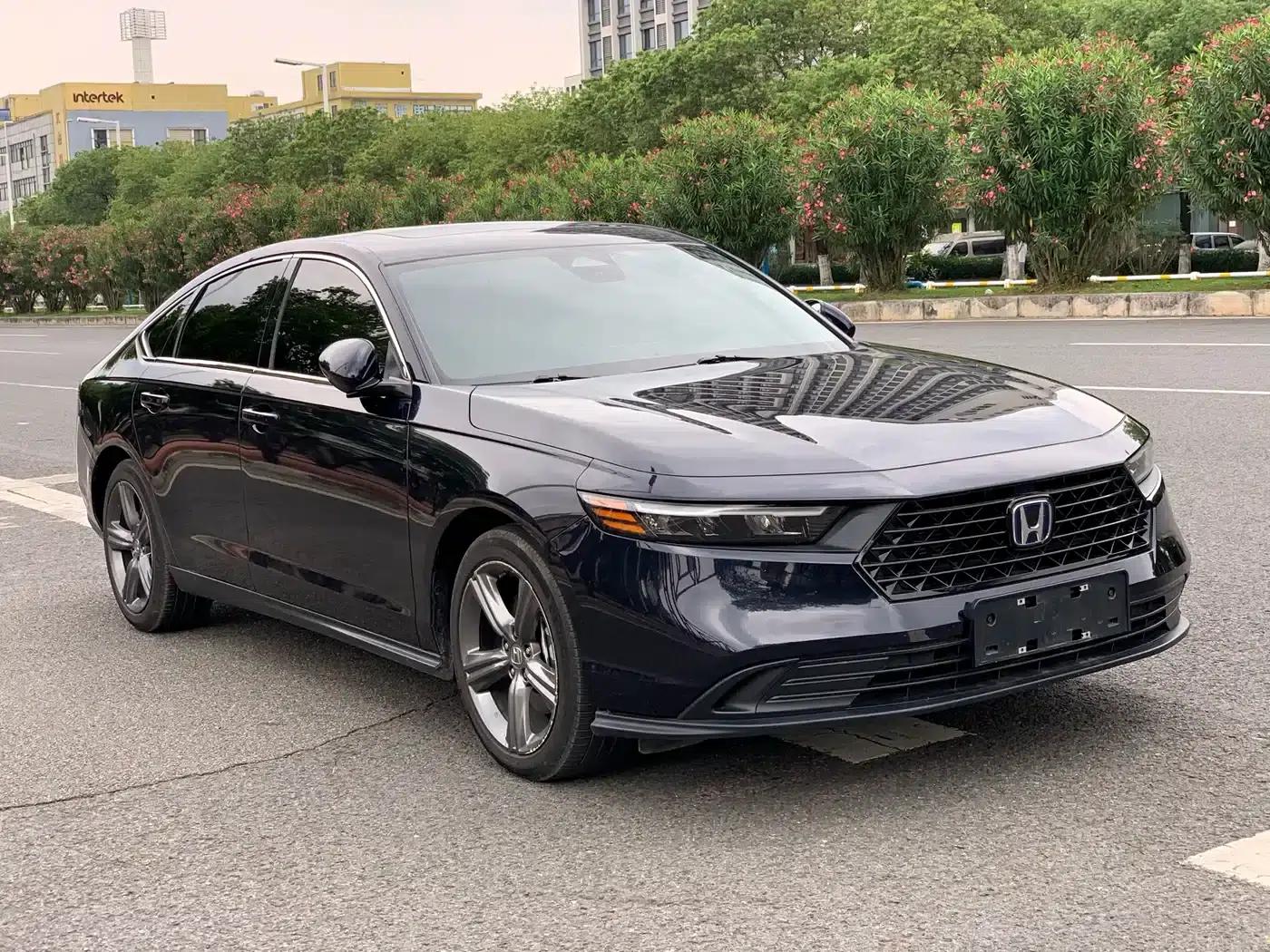 Accord PHEV 2023 2.0L e:PHEV Luxury Edition — миниатюра 3