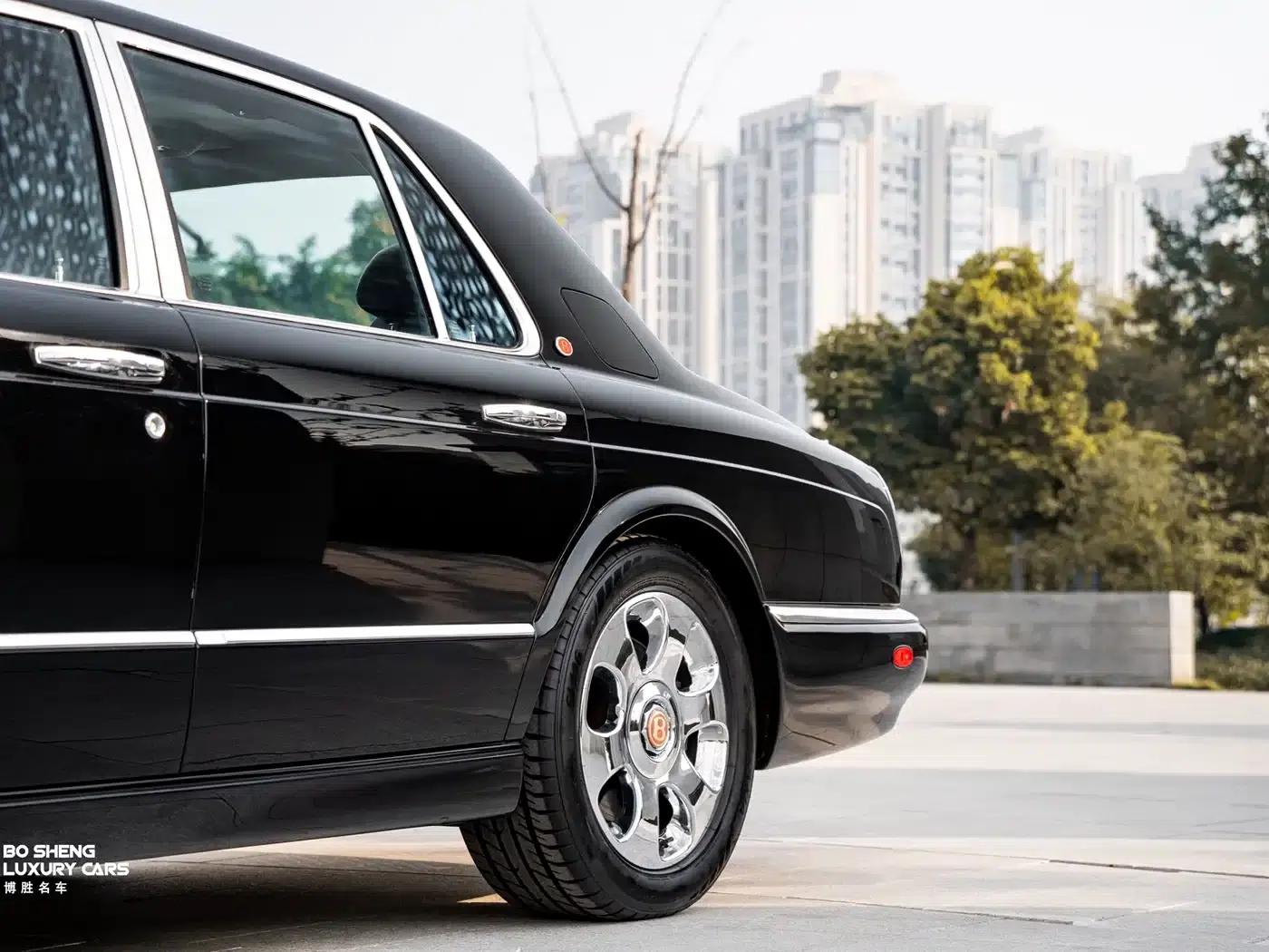 Elegant 2001 Model 6.8L Automatic — миниатюра 14