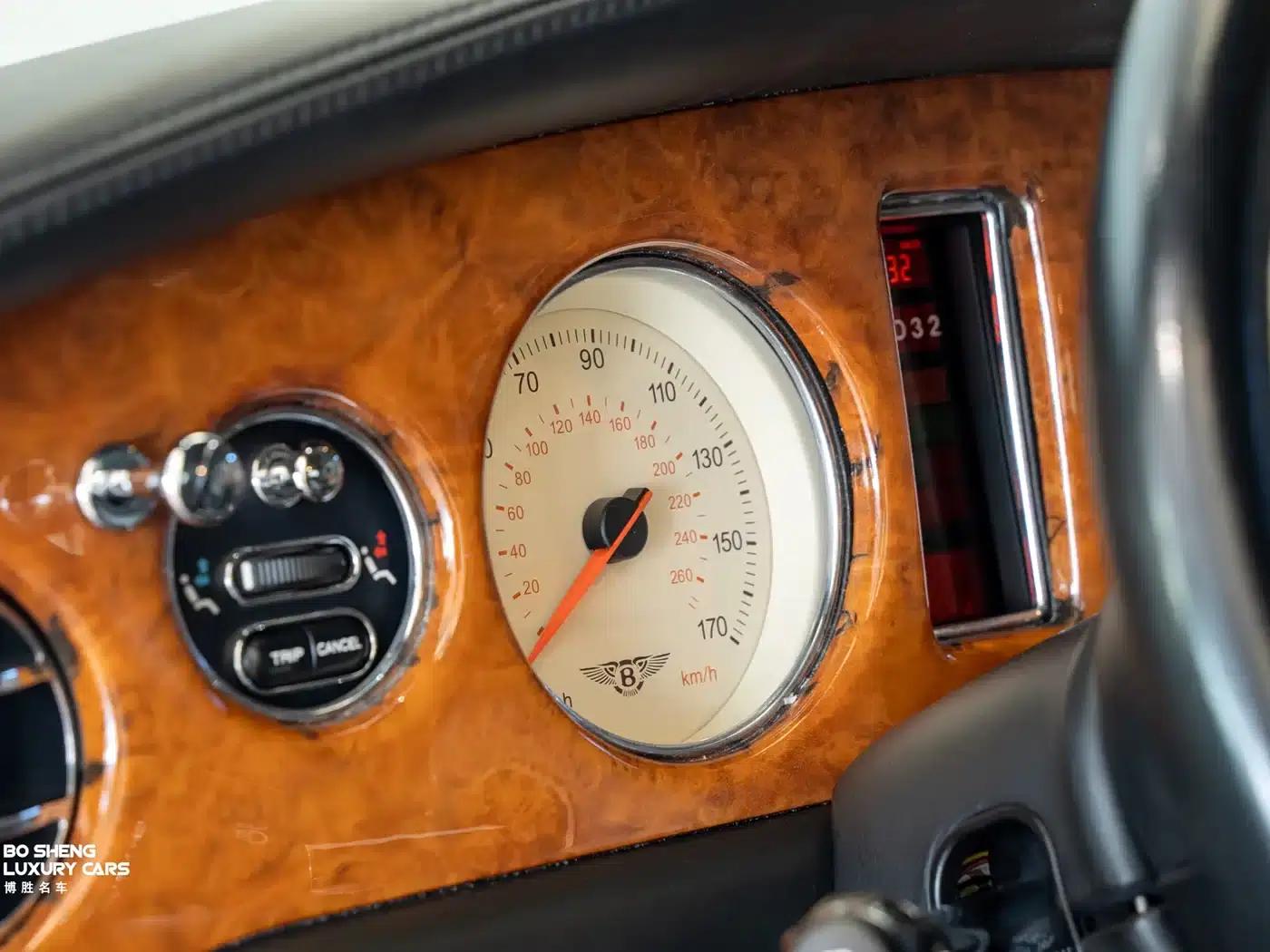 Elegant 2001 Model 6.8L Automatic — миниатюра 17