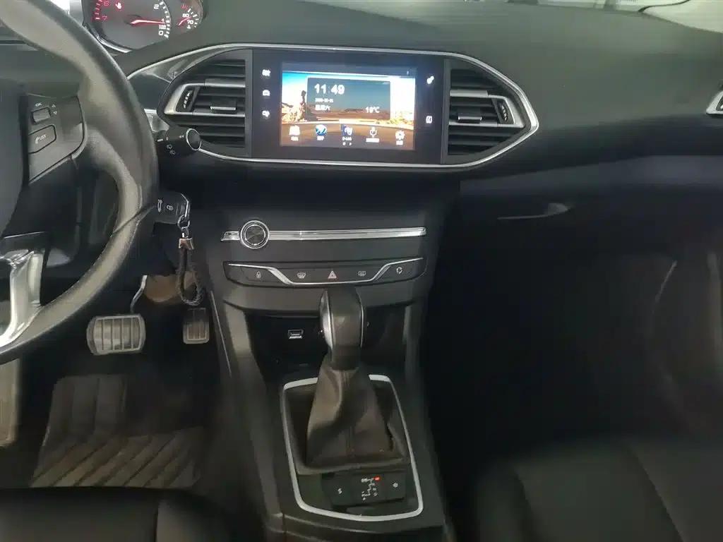 Peugeot 308S 2015 1.2T Automatic Sporty Edition — миниатюра 13
