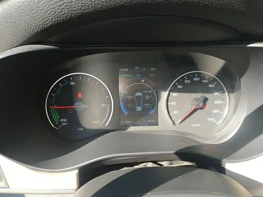 Song MAX New Energy 2022 DM-i 105KM Flagship Edition — миниатюра 4