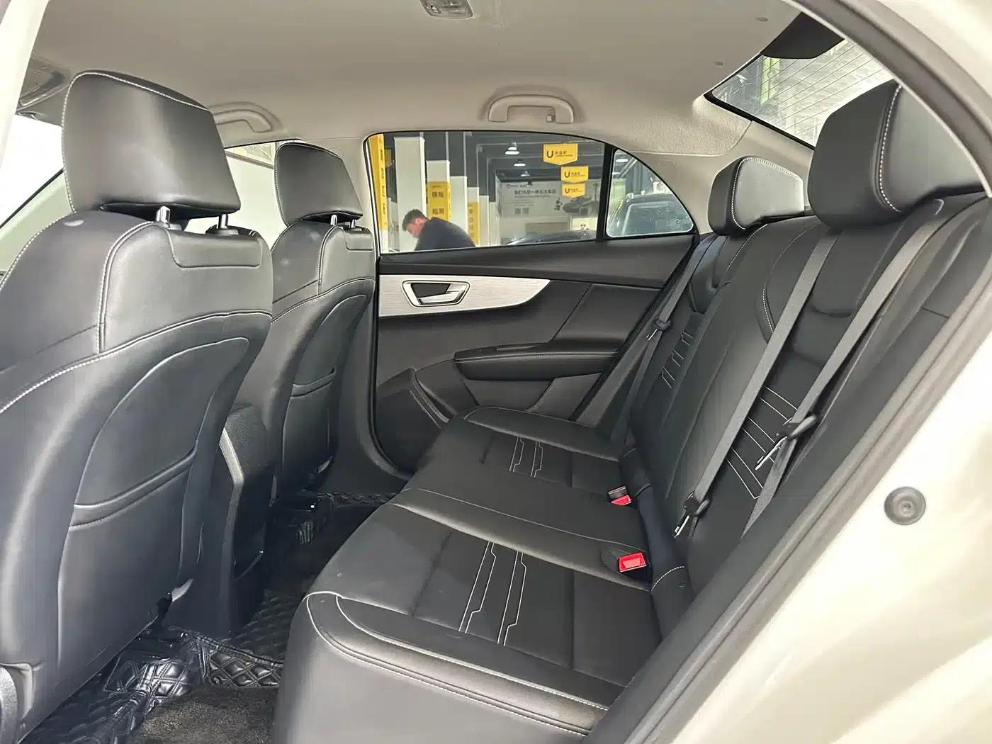 Qin 2019 1.5L Automatic Deluxe Edition — миниатюра 6