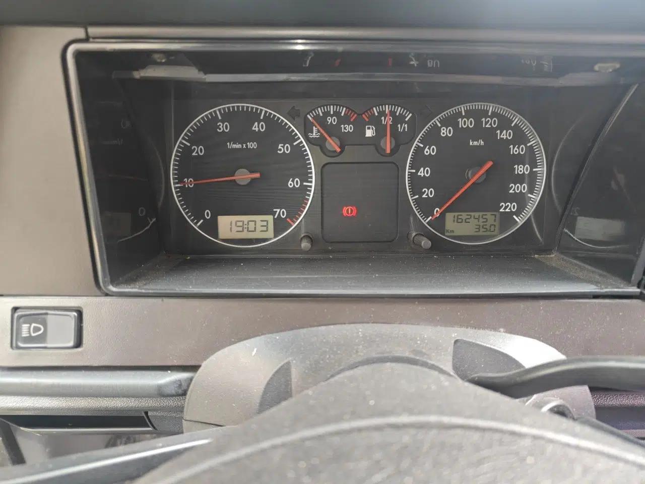 Volkswagen Santana Classic 2007 1.8L Jingchang Model — миниатюра 12