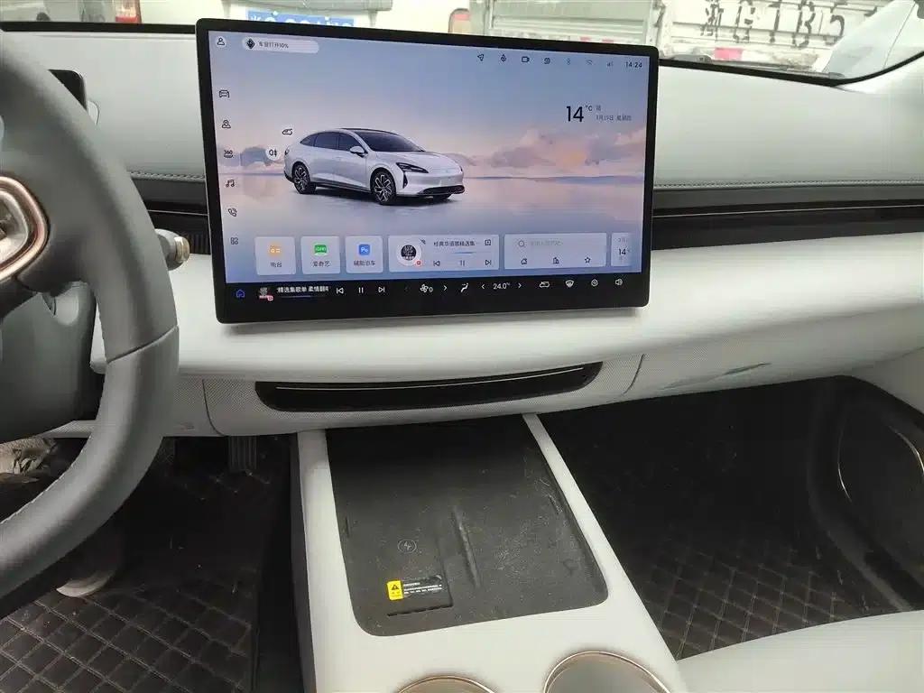 Baojun Enjoy 2025 Pure Electric 600km Luxury Edition — миниатюра 9