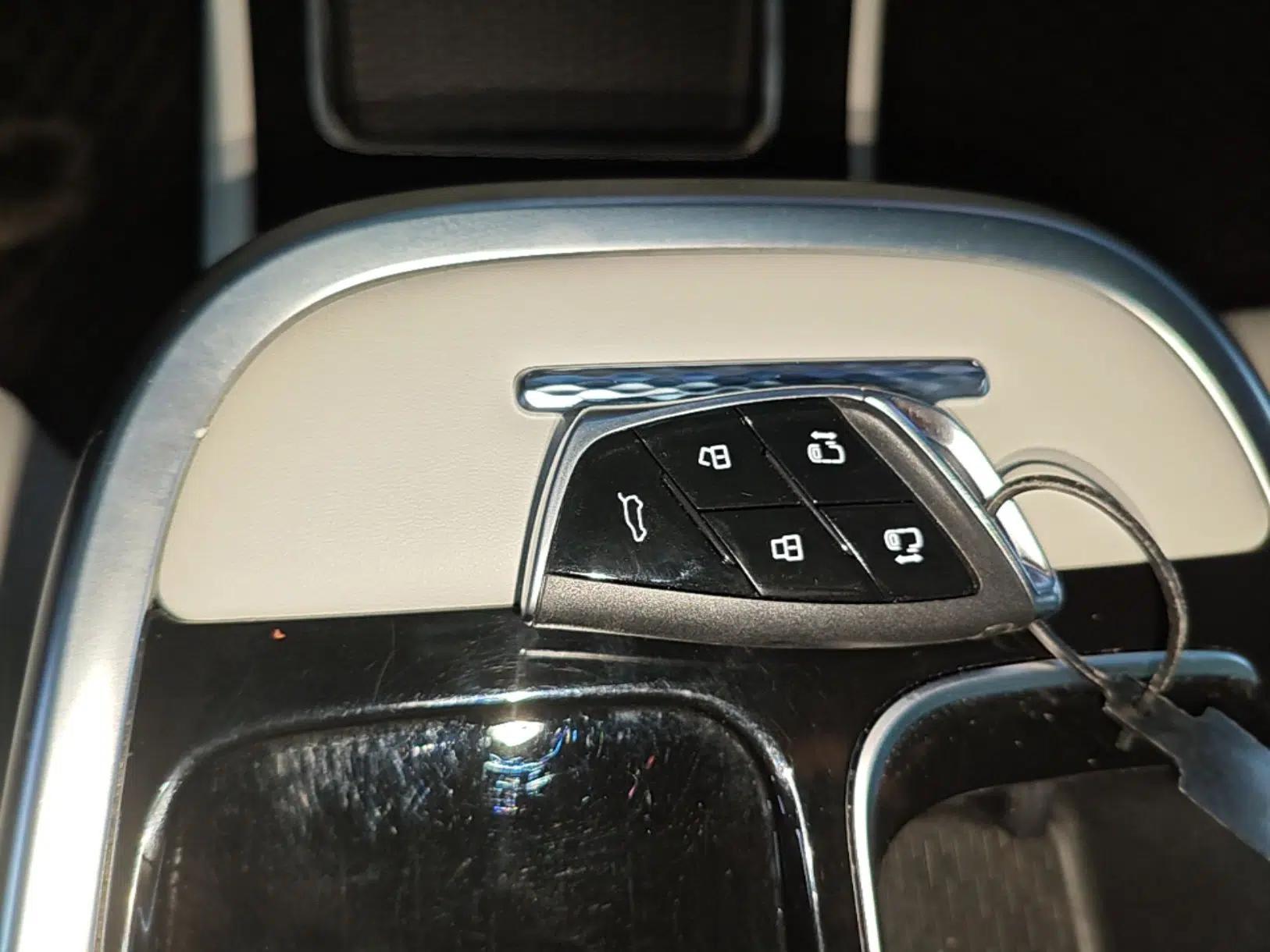 SAIC MAXUS Dajia 9 2024 Super Hybrid Ultra-Long Range Mountain Edition 6-Seater — миниатюра 12