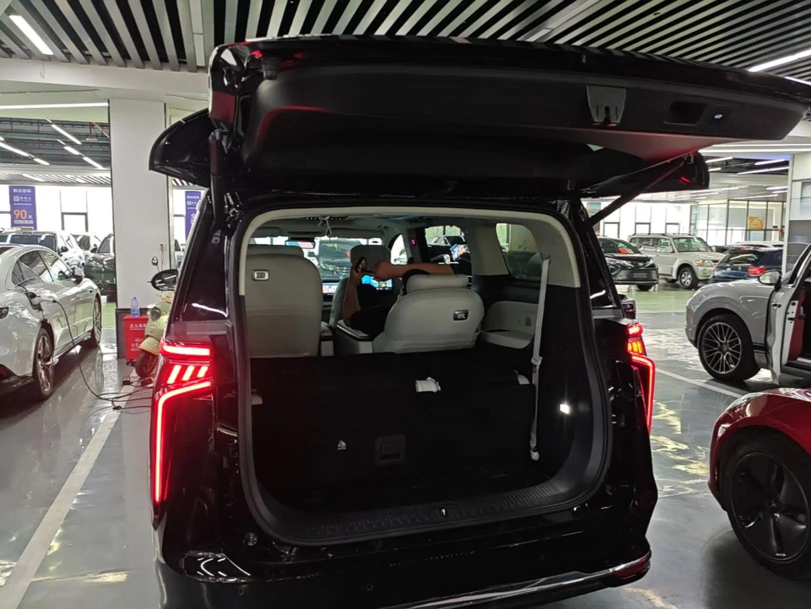 SAIC MAXUS Dajia 9 2024 Super Hybrid Ultra-Long Range Mountain Edition 6-Seater — миниатюра 22