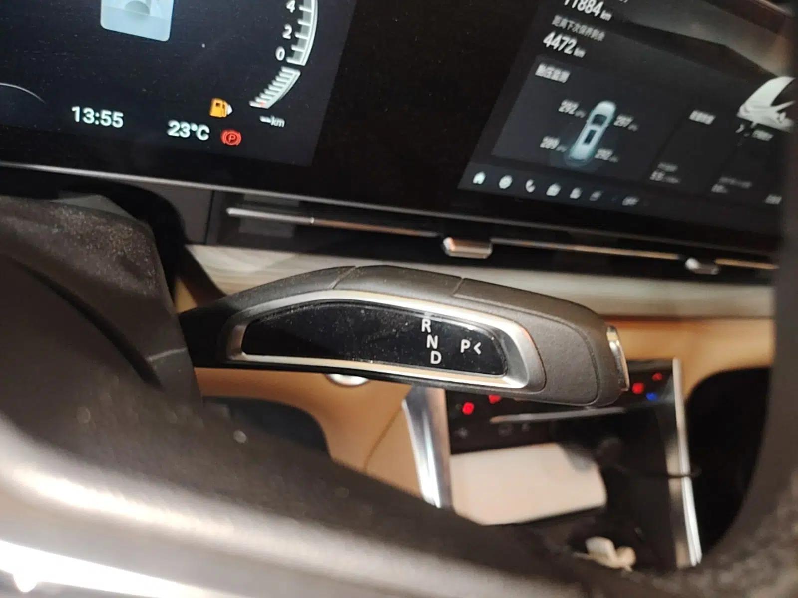 SAIC MAXUS G50 PHEV 2025 Leading Edition — миниатюра 17