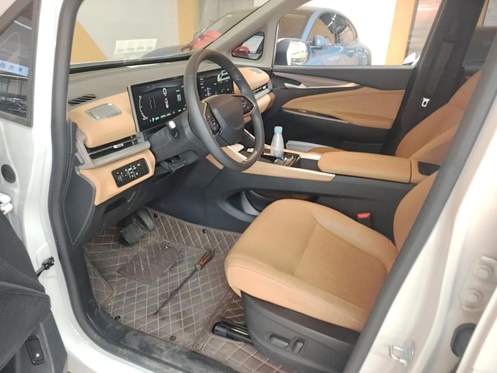 SAIC MAXUS G50 PHEV 2025 Leading Edition — миниатюра 18