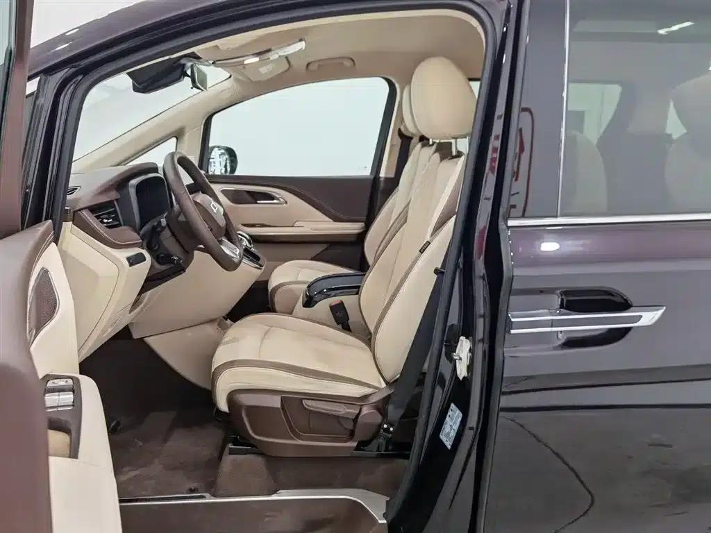 Bestune M9 2023 2.0T Premium Edition — миниатюра 10