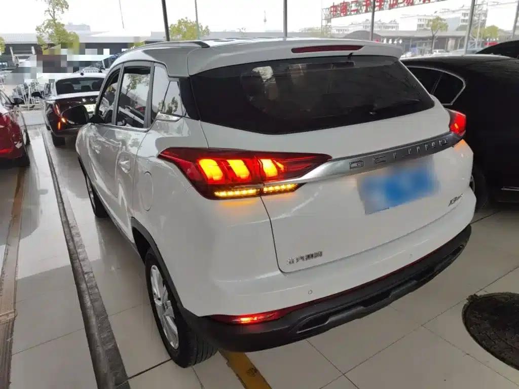 Beijing X3 2019 1.5T CVT Glory Edition — миниатюра 5