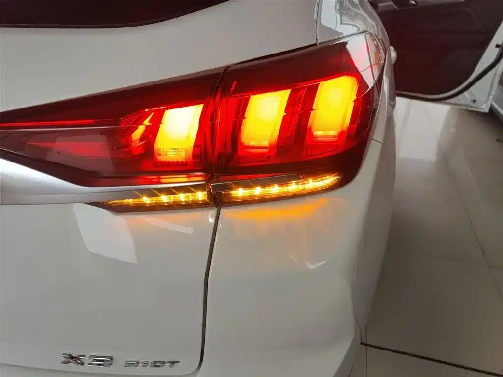 Beijing X3 2019 1.5T CVT Glory Edition — миниатюра 8