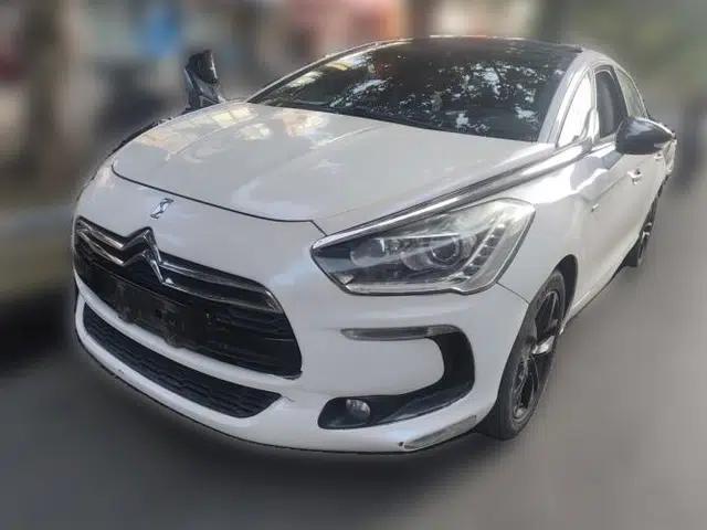 DS 5 2013 1.6T Luxury Edition THP200