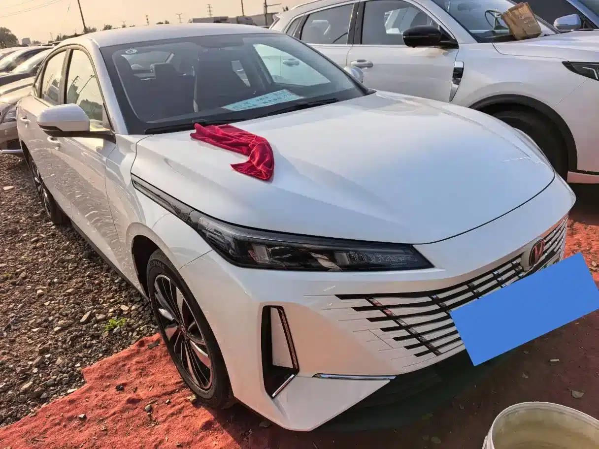 Changan Eado PHEV 2025 Smart Blue Whale 145KM Battleship Edition — миниатюра 3