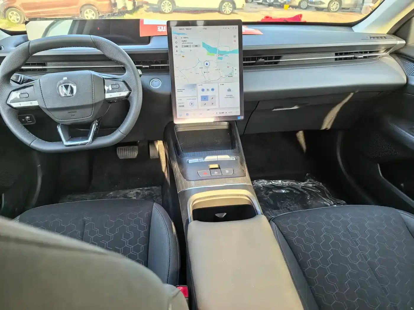 Changan Eado PHEV 2025 Smart Blue Whale 145KM Battleship Edition — миниатюра 6