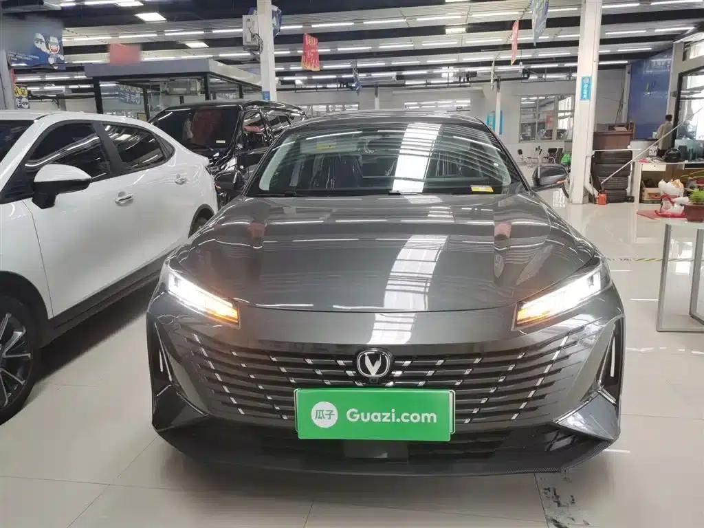 Changan Eado PHEV 2025 Smart Blue Whale 145KM Battleship Edition — миниатюра 3