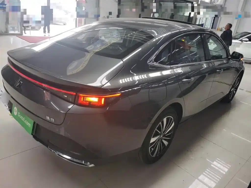 Changan Eado PHEV 2025 Smart Blue Whale 145KM Battleship Edition — миниатюра 7