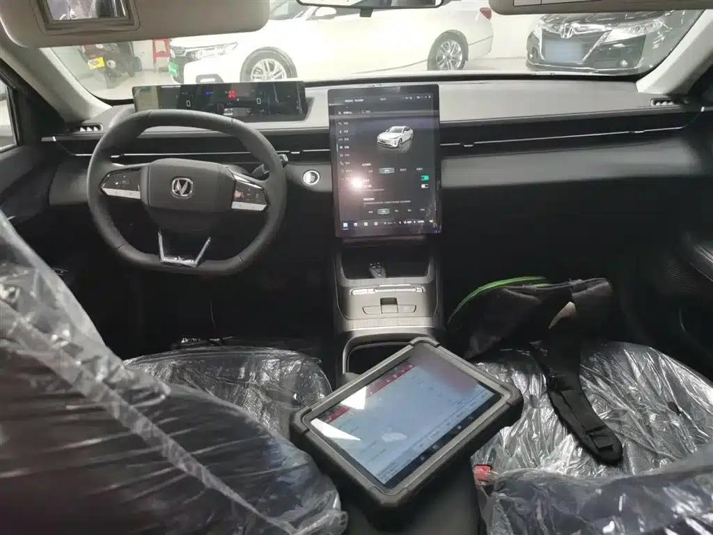 Changan Eado PHEV 2025 Smart Blue Whale 145KM Battleship Edition — миниатюра 10